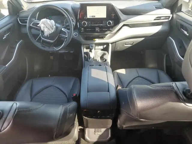 2024 TOYOTA HIGHLANDER LE  