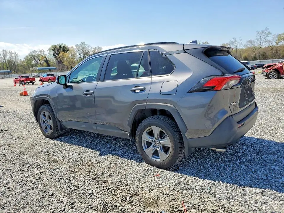 2021 TOYOTA RAV4 XLE  