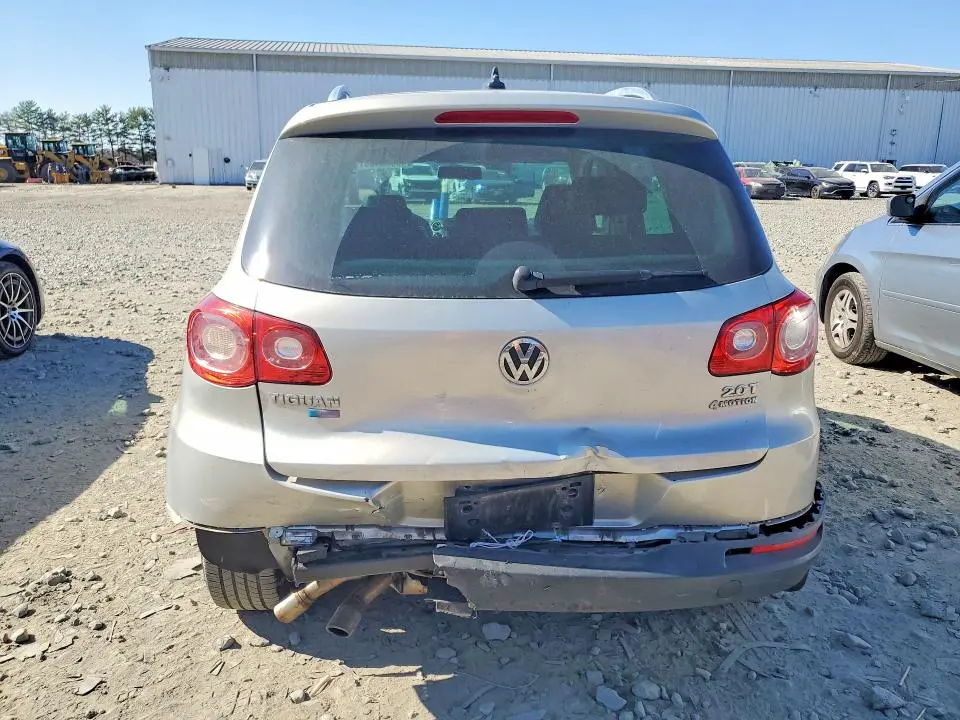 2011 VOLKSWAGEN TIGUAN S  