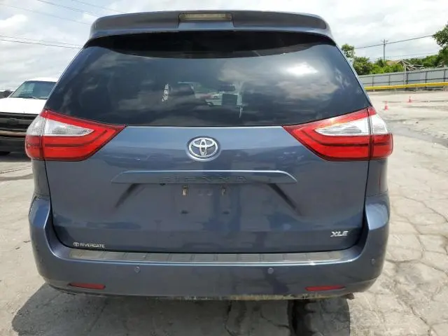 2017 TOYOTA SIENNA XLE  