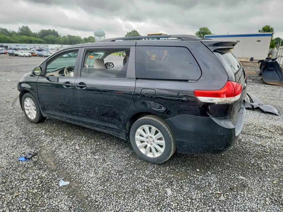 2012 TOYOTA SIENNA LE  