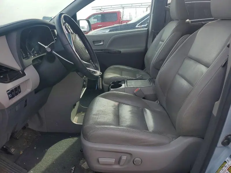 2017 TOYOTA SIENNA XLE PREMIUM 8-PASSENGER  