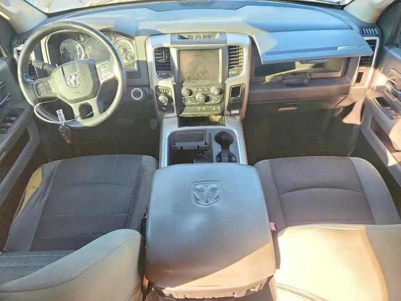 2016 RAM 1500 SLT  