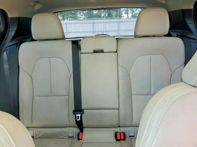 2021 VOLVO XC40 T5 MOMENTUM  