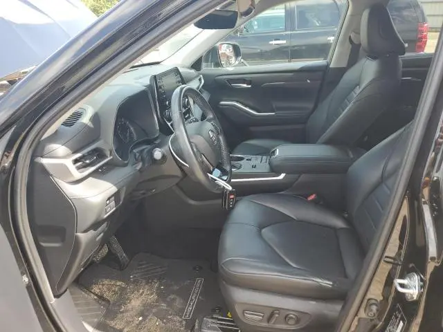 2021 TOYOTA HIGHLANDER XLE  