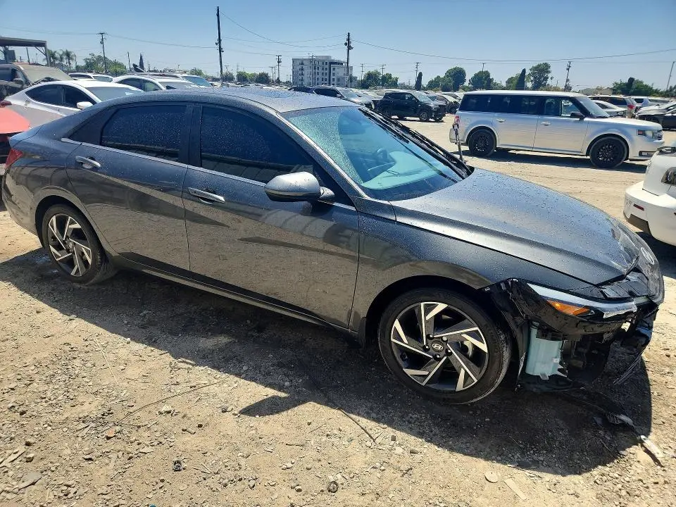 2024 HYUNDAI ELANTRA SEL  