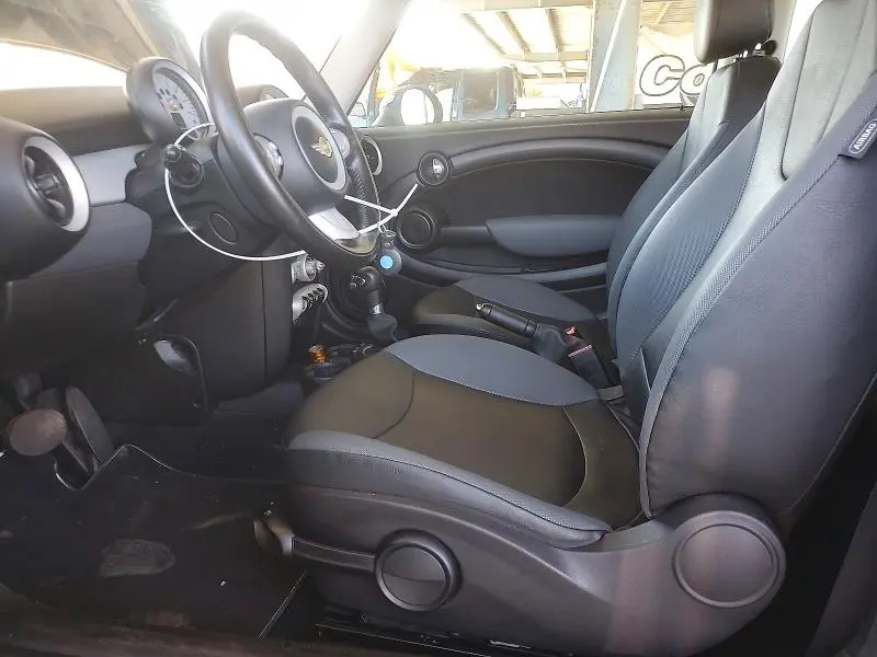 2010 MINI COOPER   