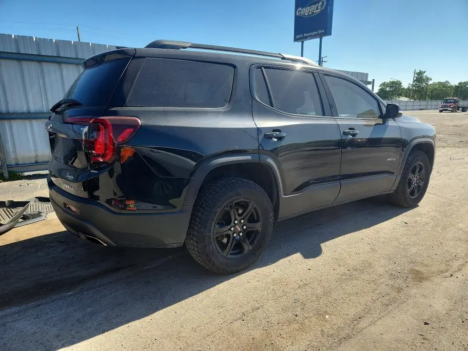 2021 GMC ACADIA AT4  