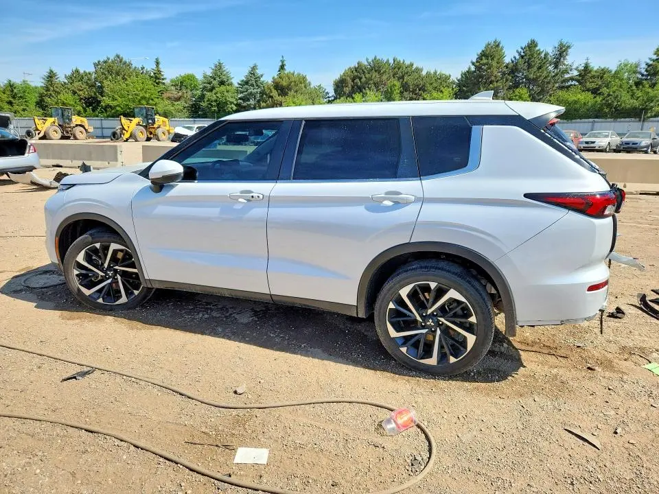 2023 MITSUBISHI OUTLANDER SE  