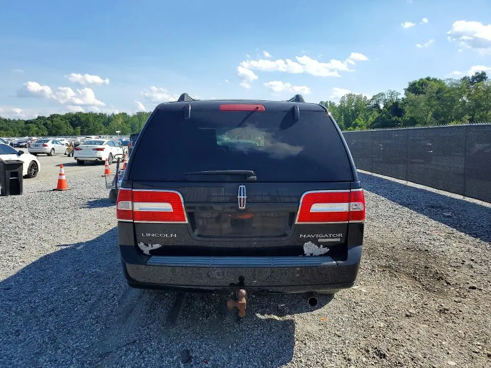 2011 LINCOLN NAVIGATOR   