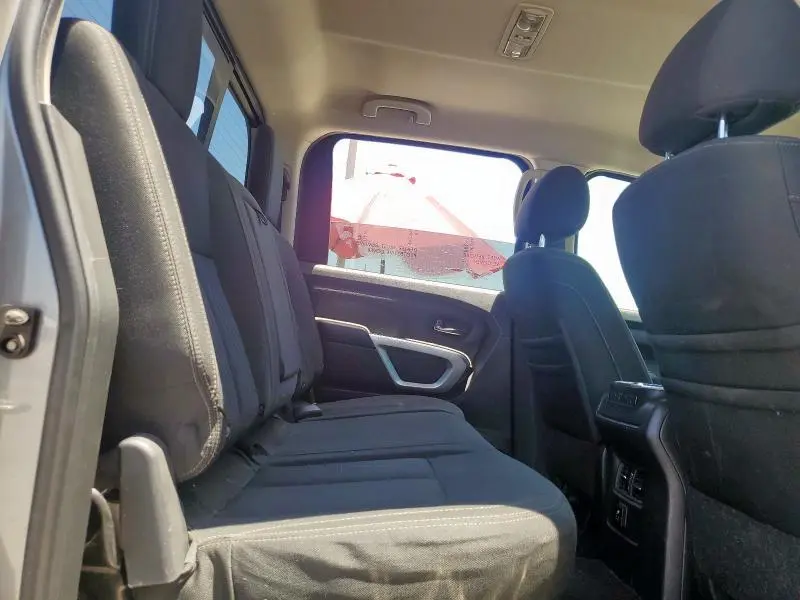 2017 NISSAN TITAN SV  