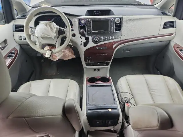 2014 TOYOTA SIENNA XLE  