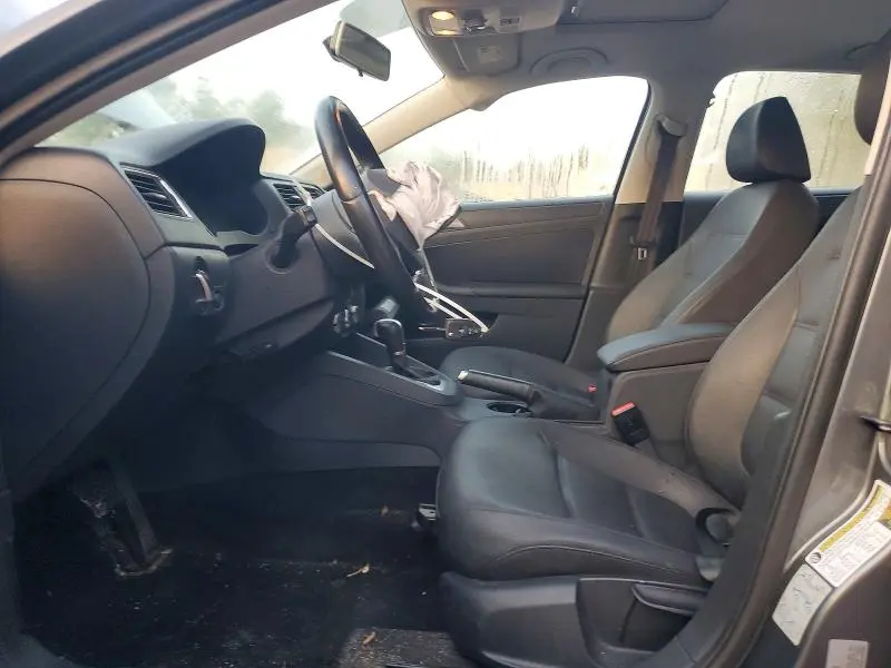 2011 VOLKSWAGEN JETTA SE  