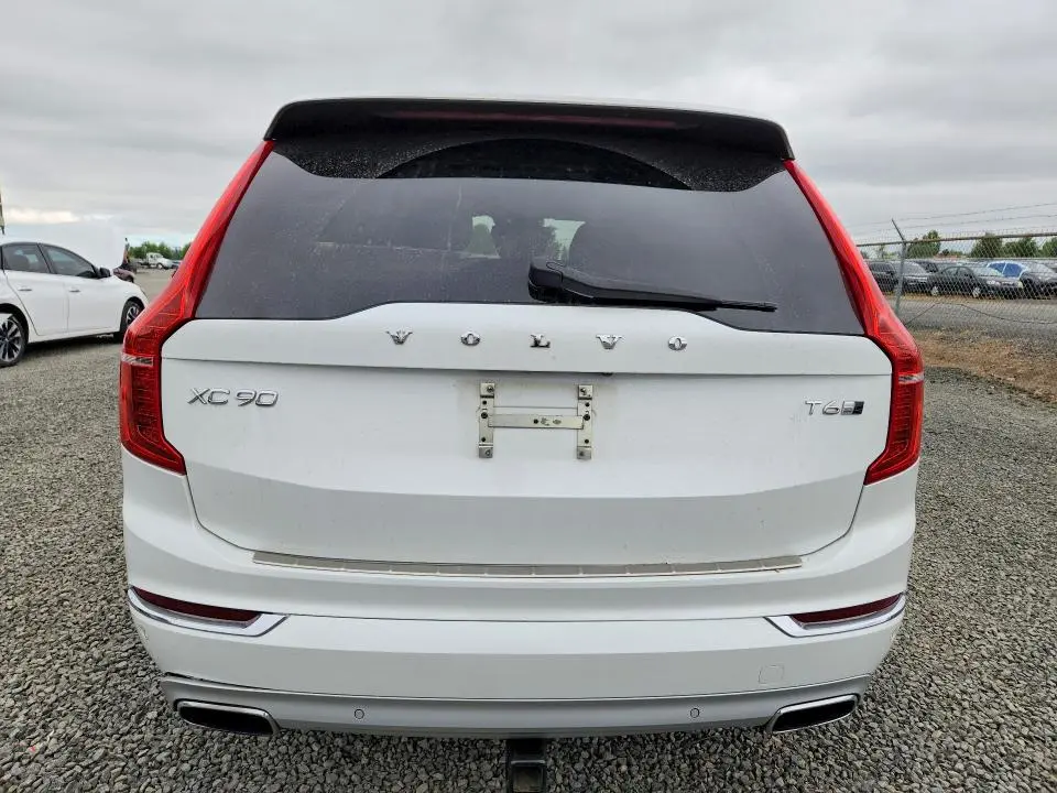 2017 VOLVO XC90 T6  