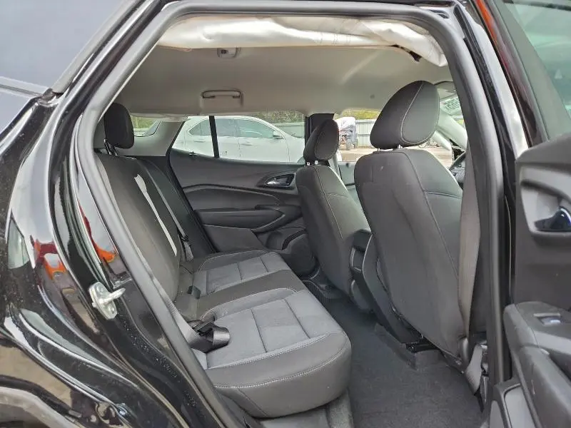 2025 CHEVROLET TRAX LS  