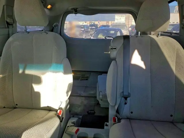 2013 TOYOTA SIENNA LE  