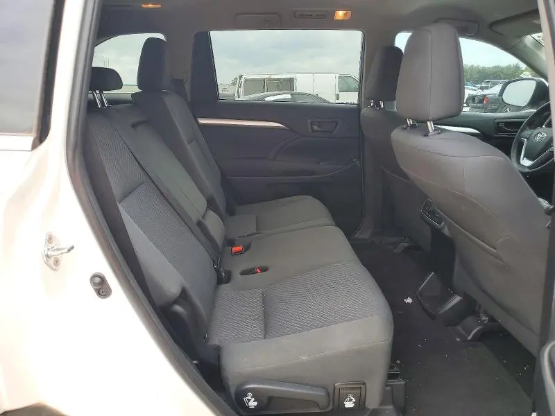 2019 TOYOTA HIGHLANDER LE  