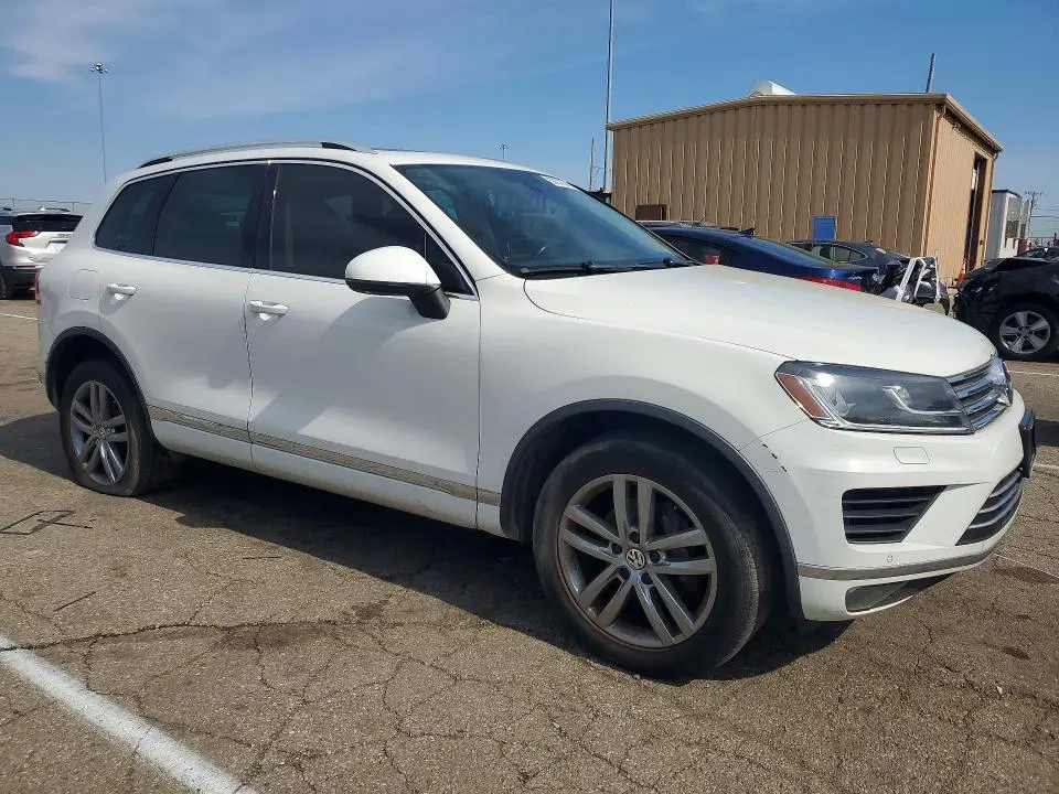 2015 VOLKSWAGEN TOUAREG V6  