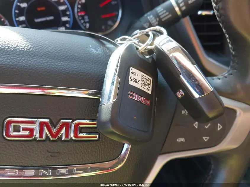 2022 GMC ACADIA AWD DENALI