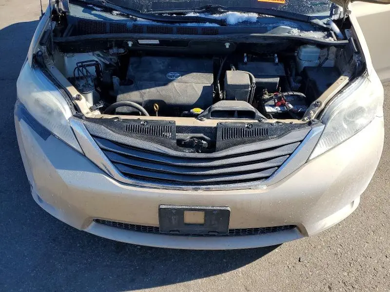 2011 TOYOTA SIENNA XLE  