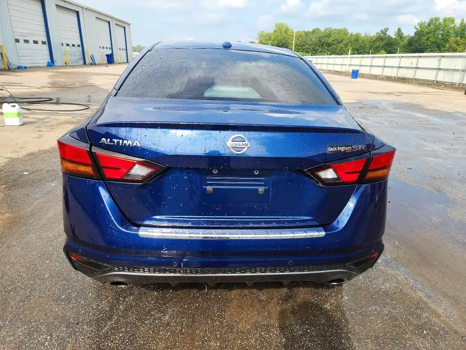 2022 NISSAN ALTIMA SR  