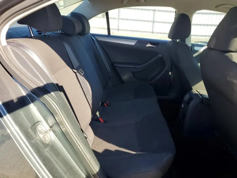 2016 VOLKSWAGEN JETTA SE  