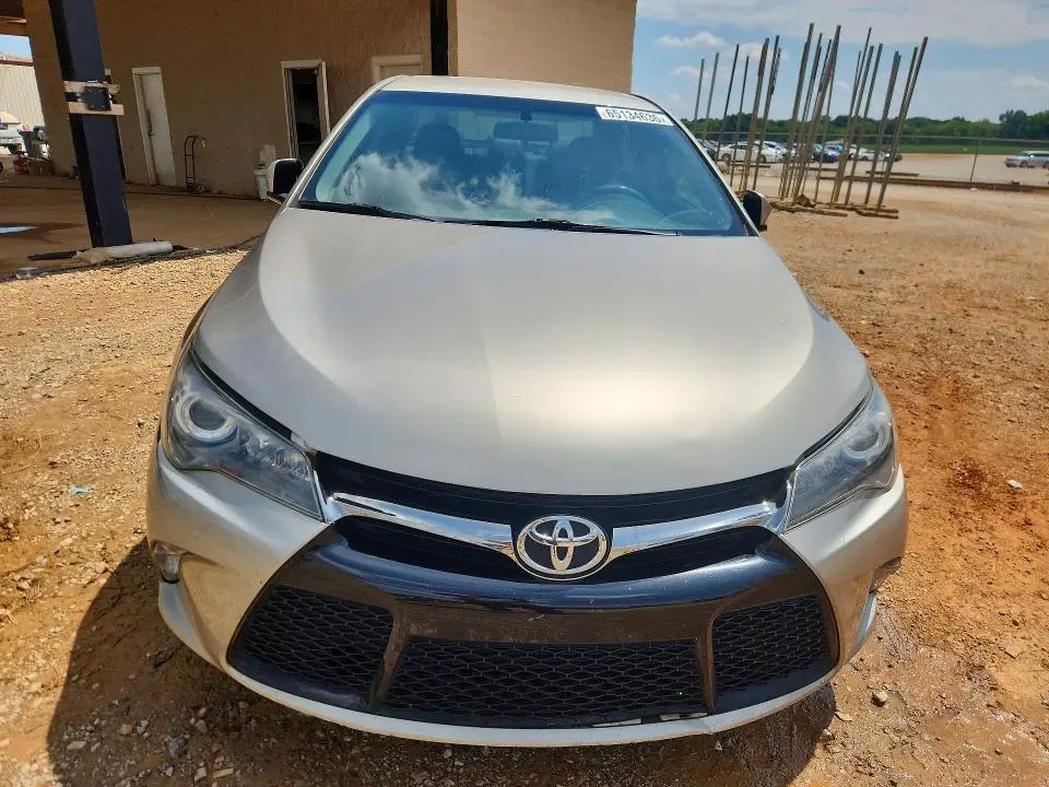 2016 TOYOTA CAMRY SE  