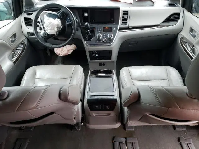2017 TOYOTA SIENNA XLE  