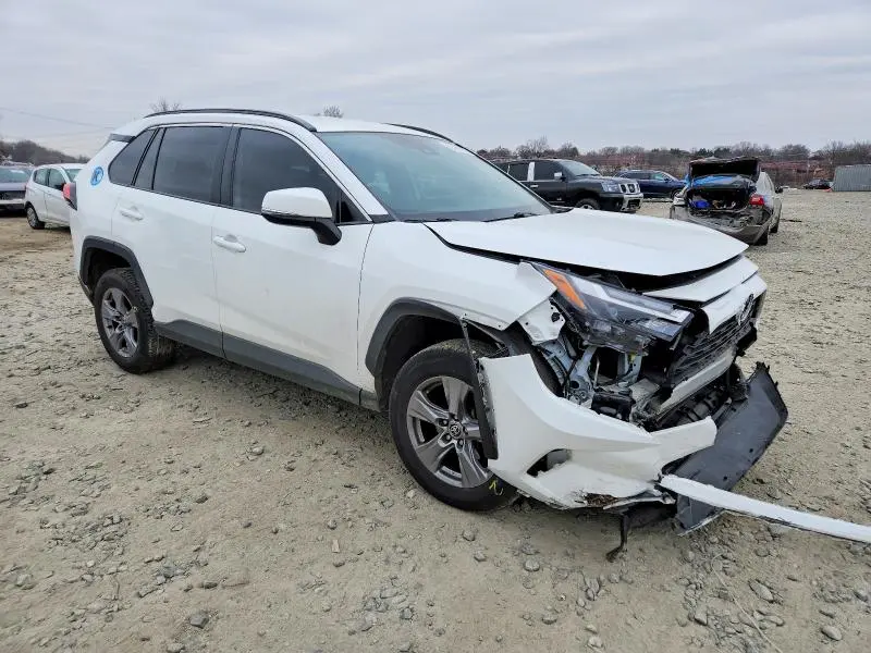 2022 TOYOTA RAV4 XLE  