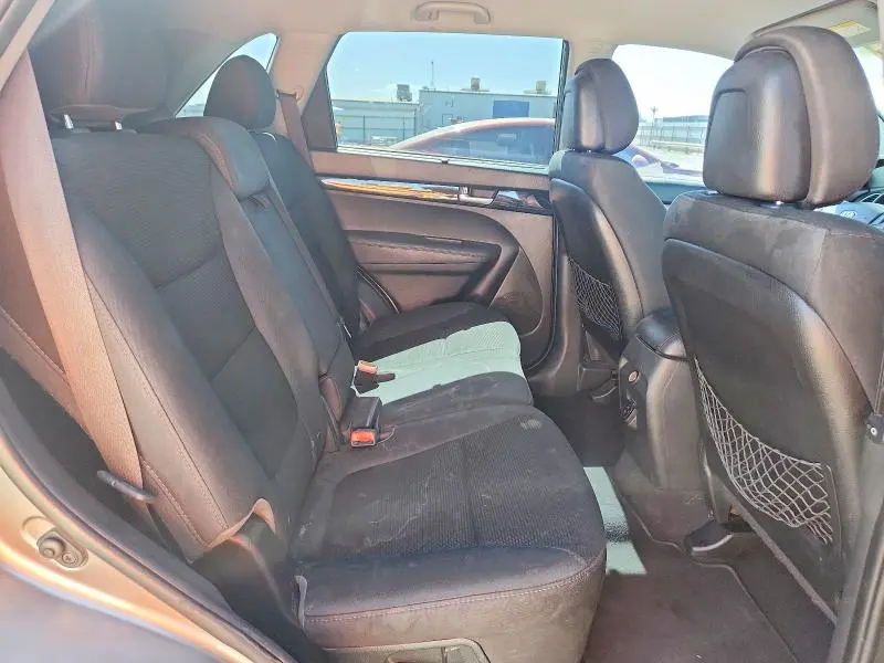 2014 KIA SORENTO LX  