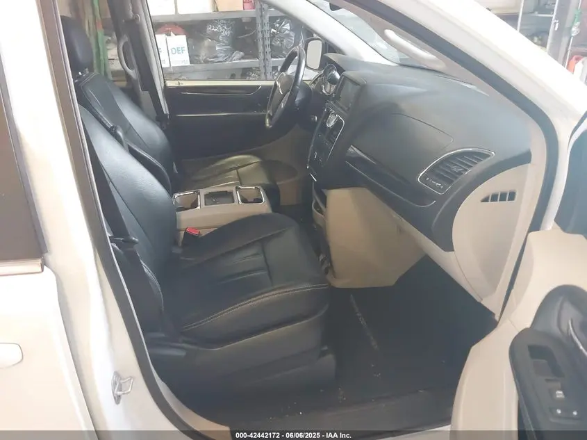 2016 CHRYSLER TOWN & COUNTRY TOURING