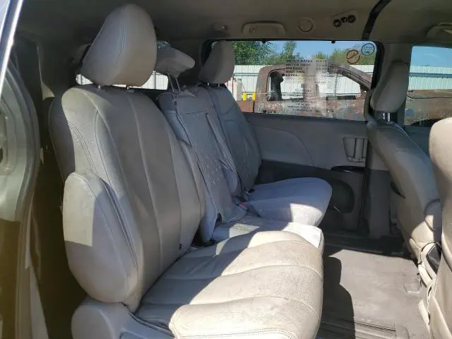 2011 TOYOTA SIENNA LE  