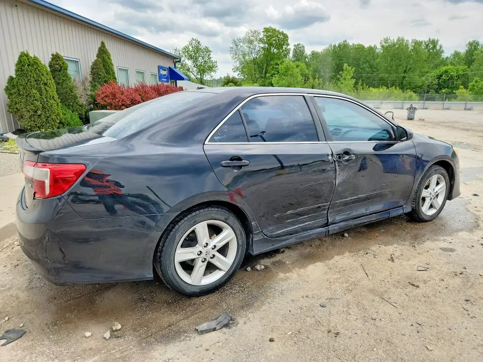 2013 TOYOTA CAMRY SE  