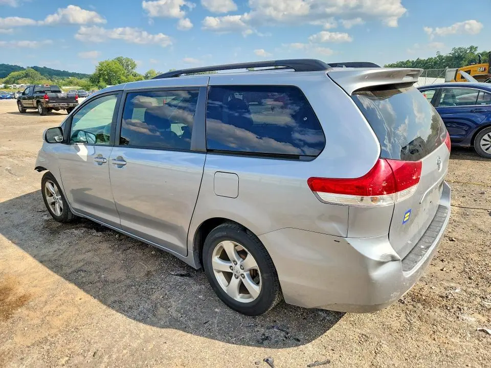 2014 TOYOTA SIENNA LE  