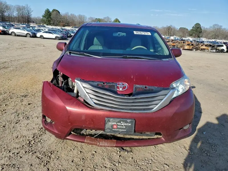 2013 TOYOTA SIENNA XLE  