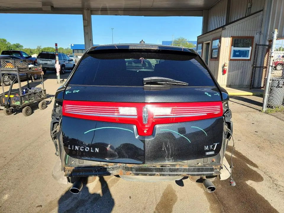 2014 LINCOLN MKT   