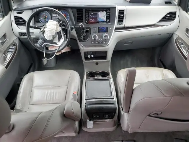2019 TOYOTA SIENNA XLE  