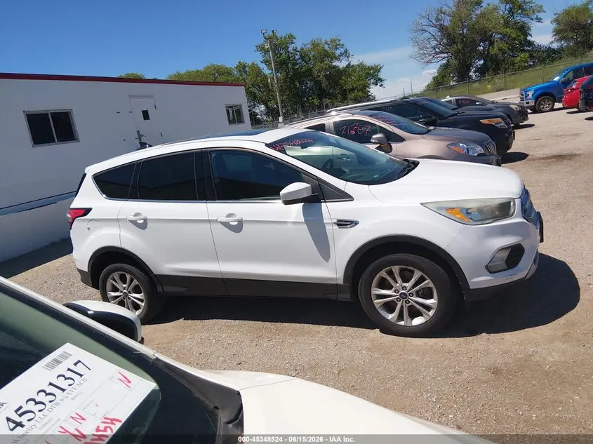 2017 FORD ESCAPE SE