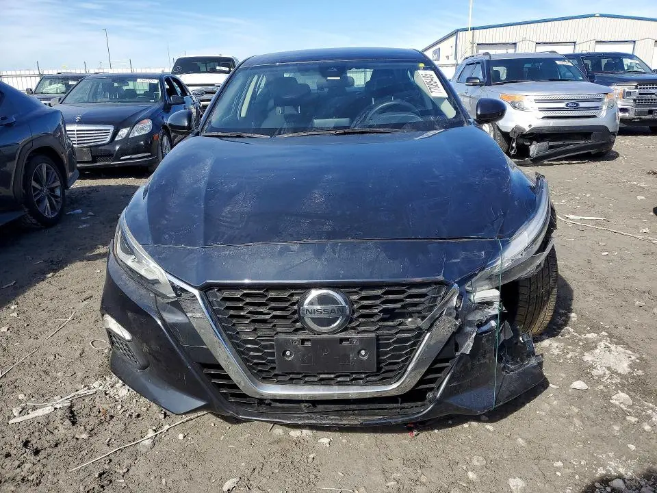 2022 NISSAN ALTIMA SV  