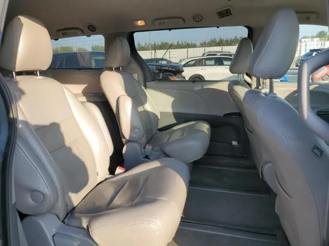 2015 TOYOTA SIENNA LE  