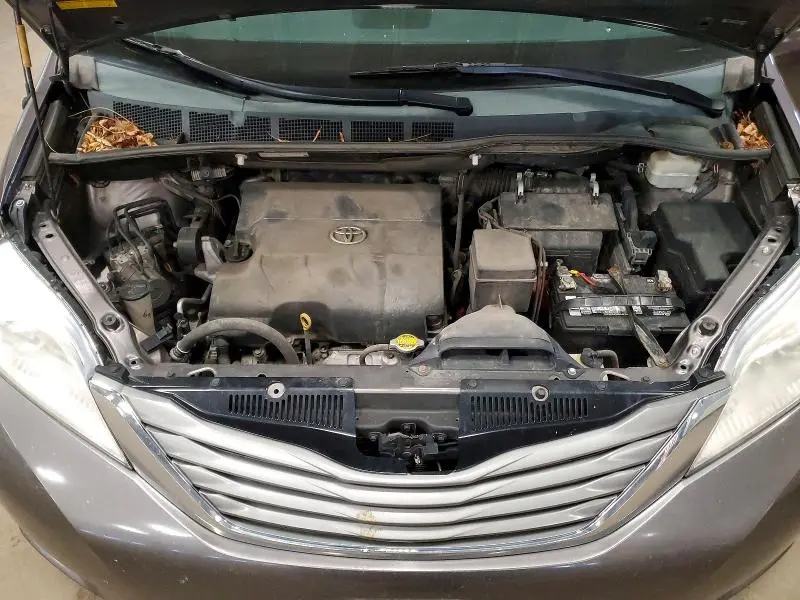 2013 TOYOTA SIENNA XLE 8-PASSENGER  