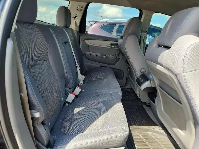 2013 CHEVROLET TRAVERSE LS  