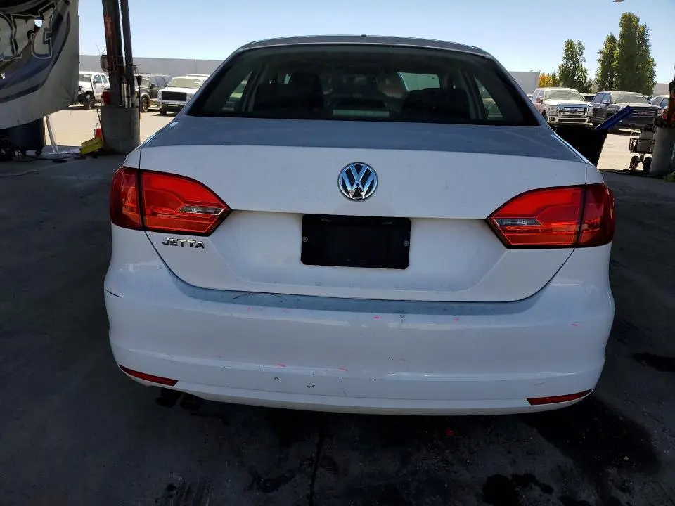2011 VOLKSWAGEN JETTA BASE  