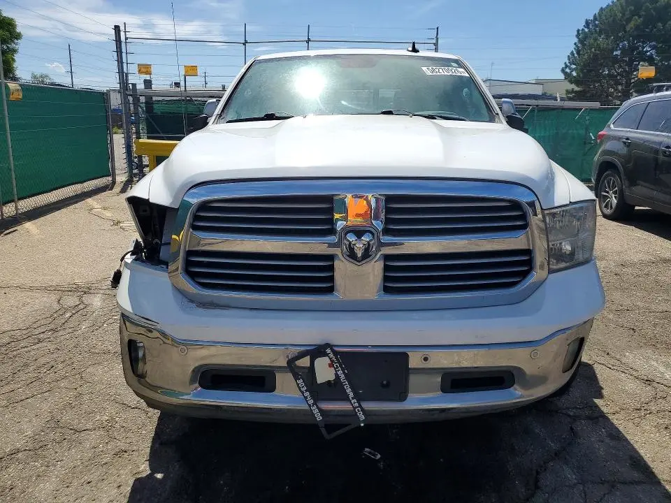 2016 RAM 1500 SLT  