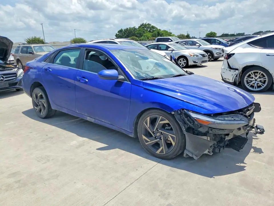 2024 HYUNDAI ELANTRA SEL  