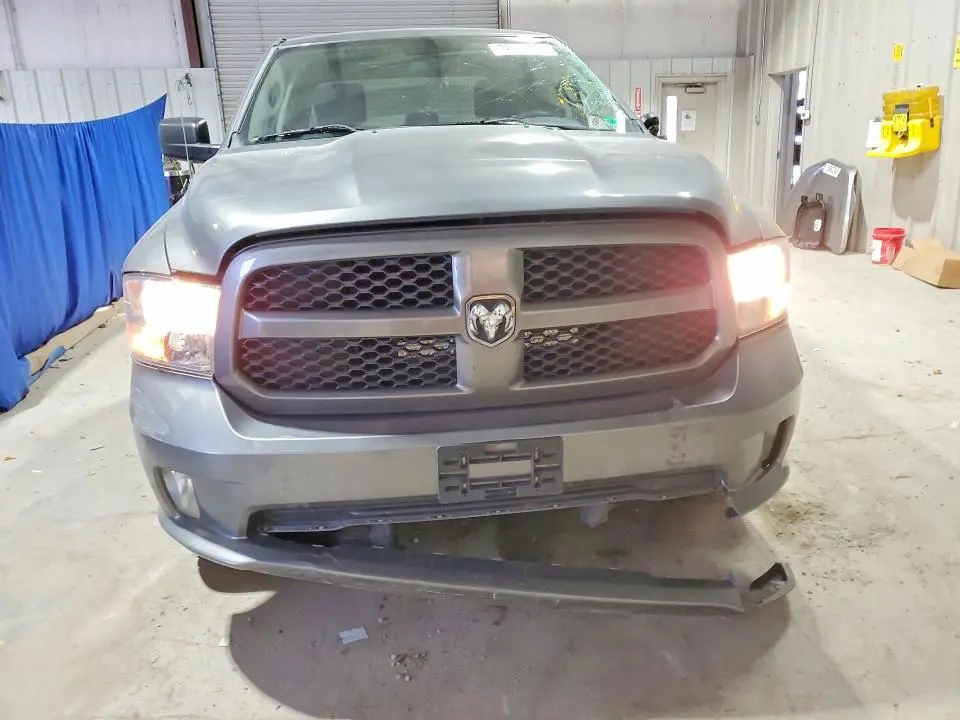2013 RAM 1500 ST  