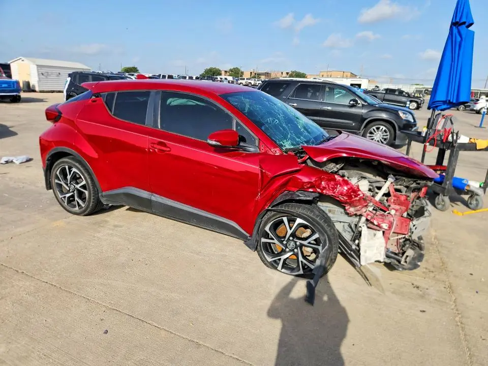 2021 TOYOTA C-HR XLE  