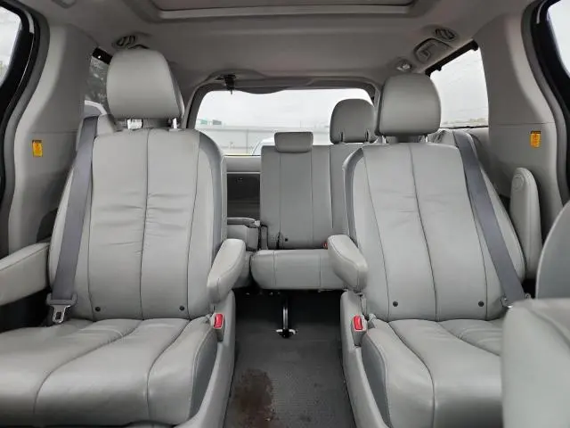 2011 TOYOTA SIENNA XLE  