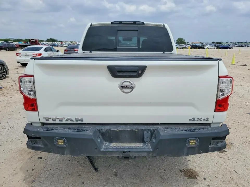 2017 NISSAN TITAN SV  