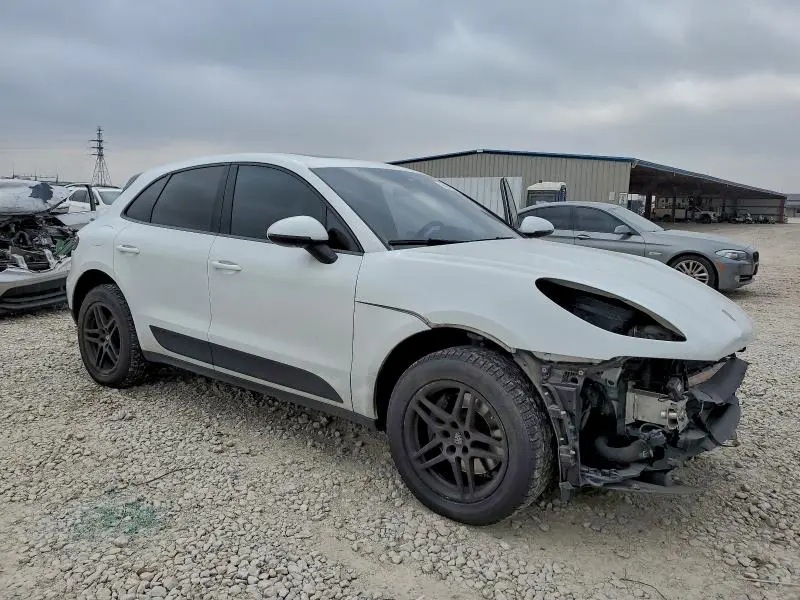 2019 PORSCHE MACAN   